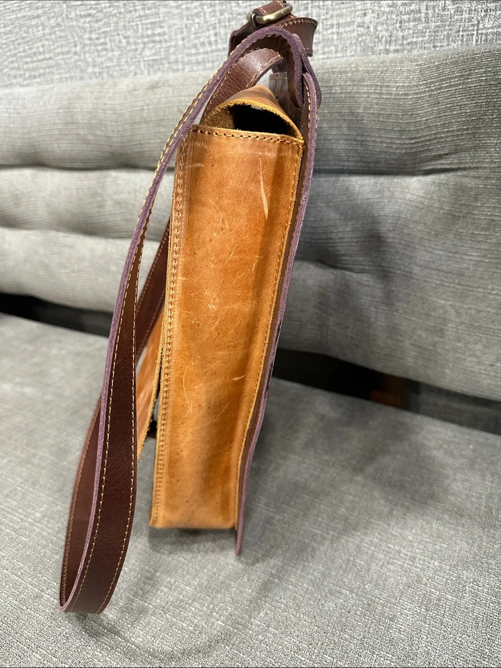 Leather Men's Tan and dark brown Messenger Bag.